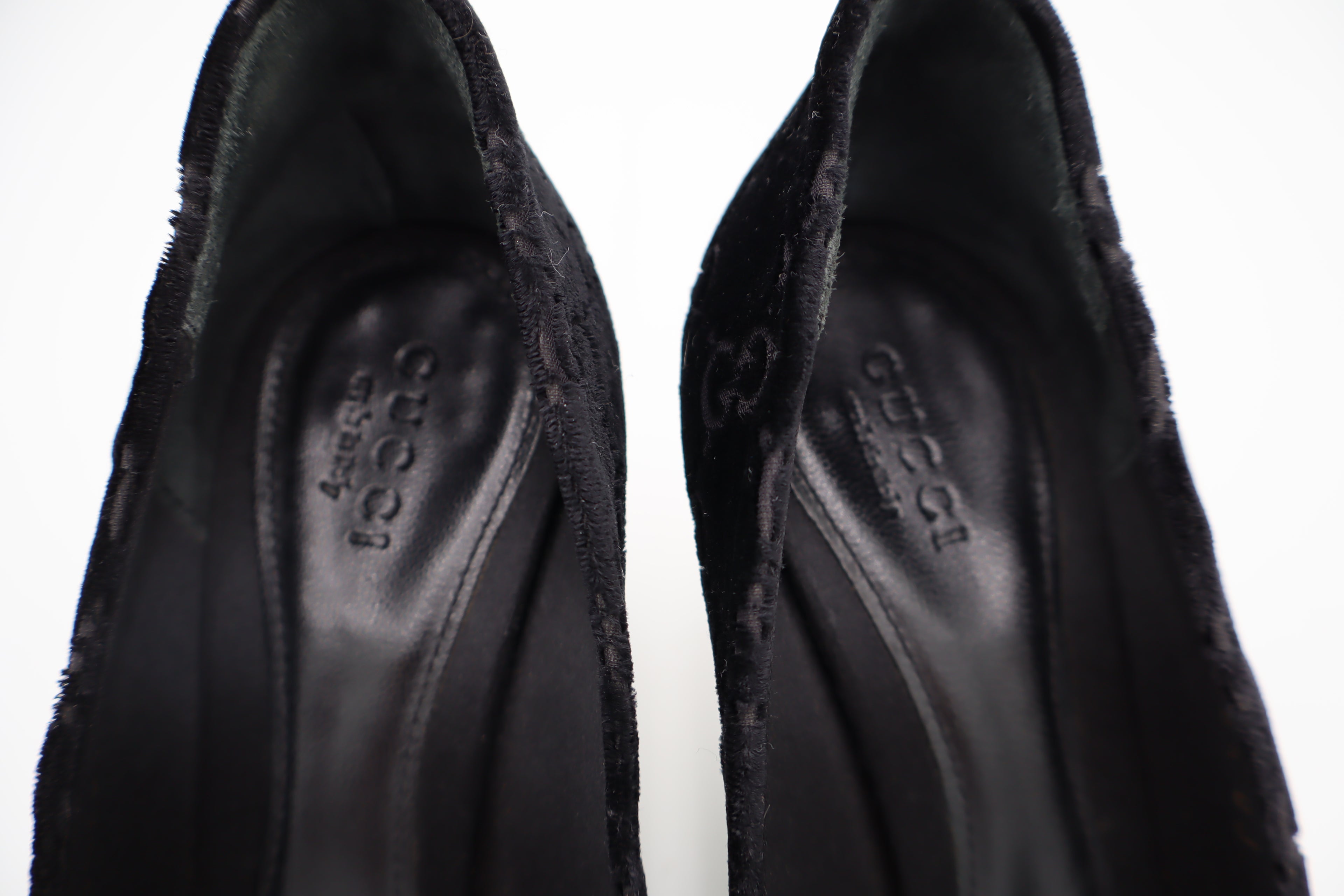 F/W 2004 Gucci GG velvet bamboo heel pumps by Tom Ford