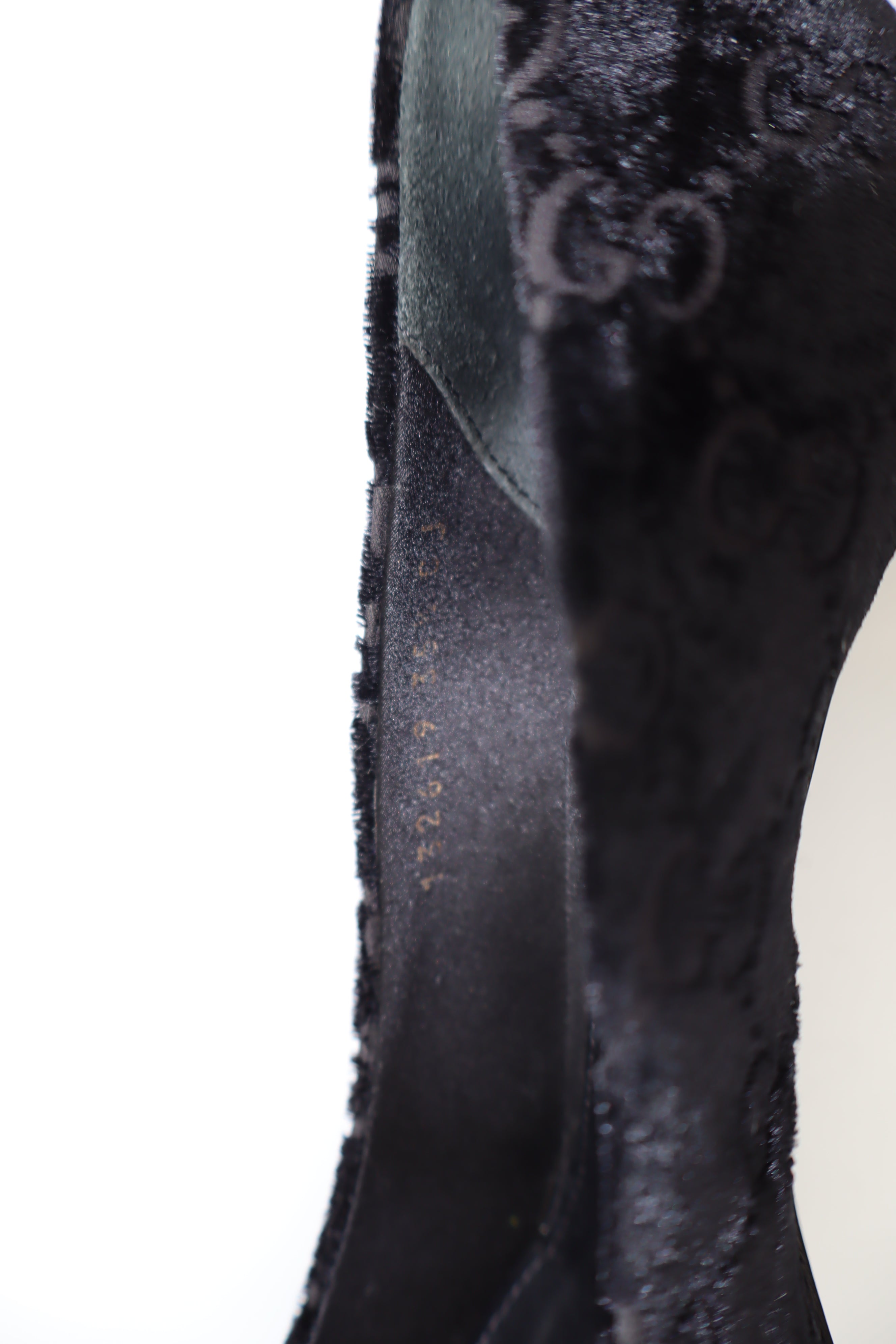 F/W 2004 Gucci GG velvet bamboo heel pumps by Tom Ford